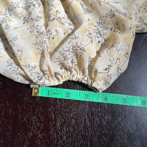 Aakaa chiffon yellow short sleeve tiny floral print blouse top SZ S-M - Picture 7 of 7